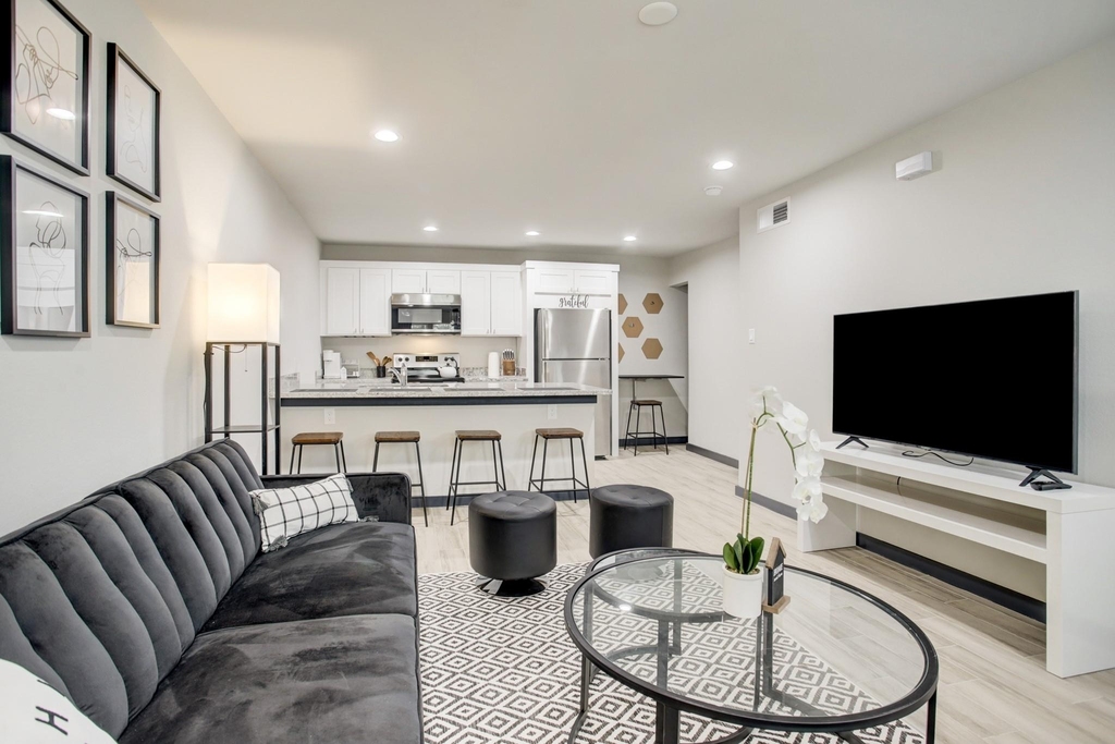 3448 Elgin Street - Photo 6