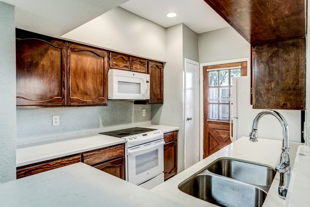 1881 Bering Drive - Photo 23