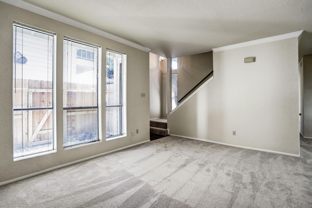 1881 Bering Drive - Photo 2