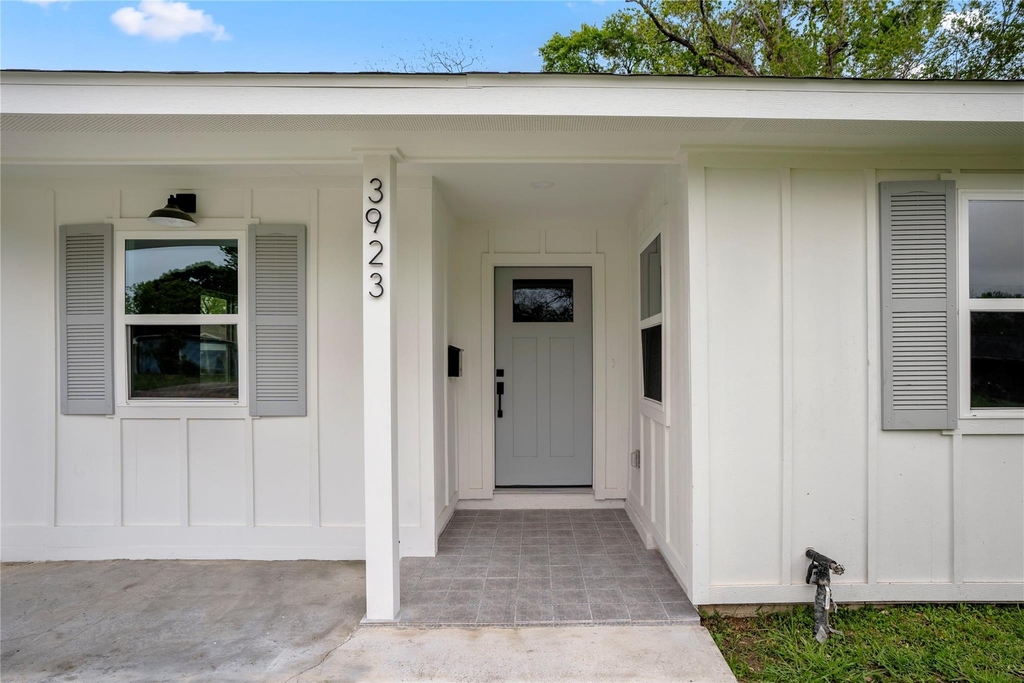 3923 Alsace Street - Photo 1