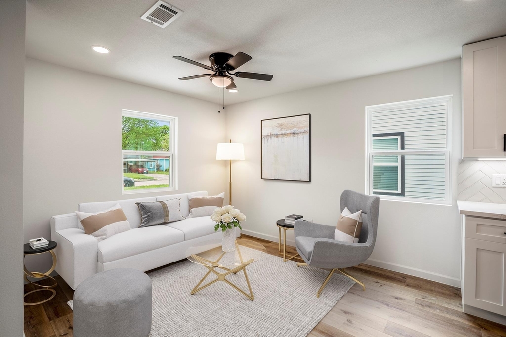 3923 Alsace Street - Photo 3