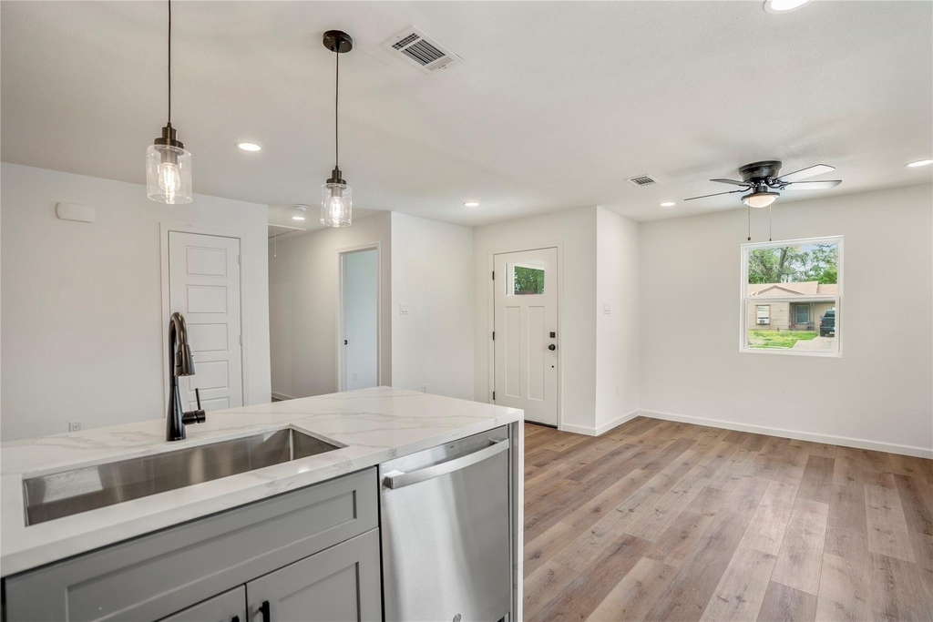 3923 Alsace Street - Photo 8