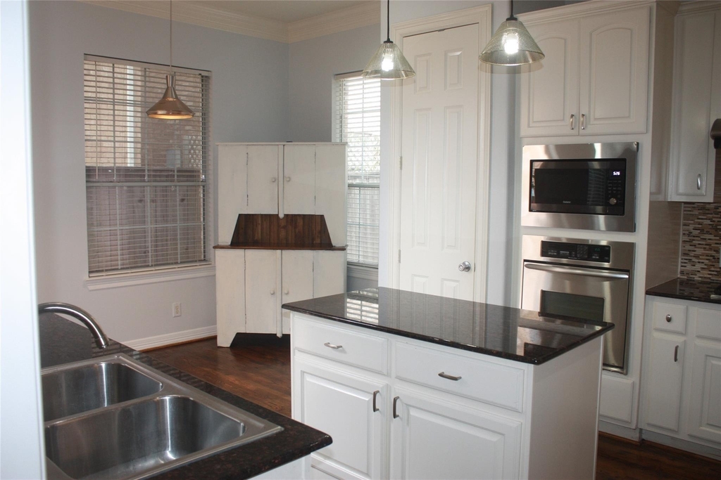 3206 E Park At Beverly Hills - Photo 7