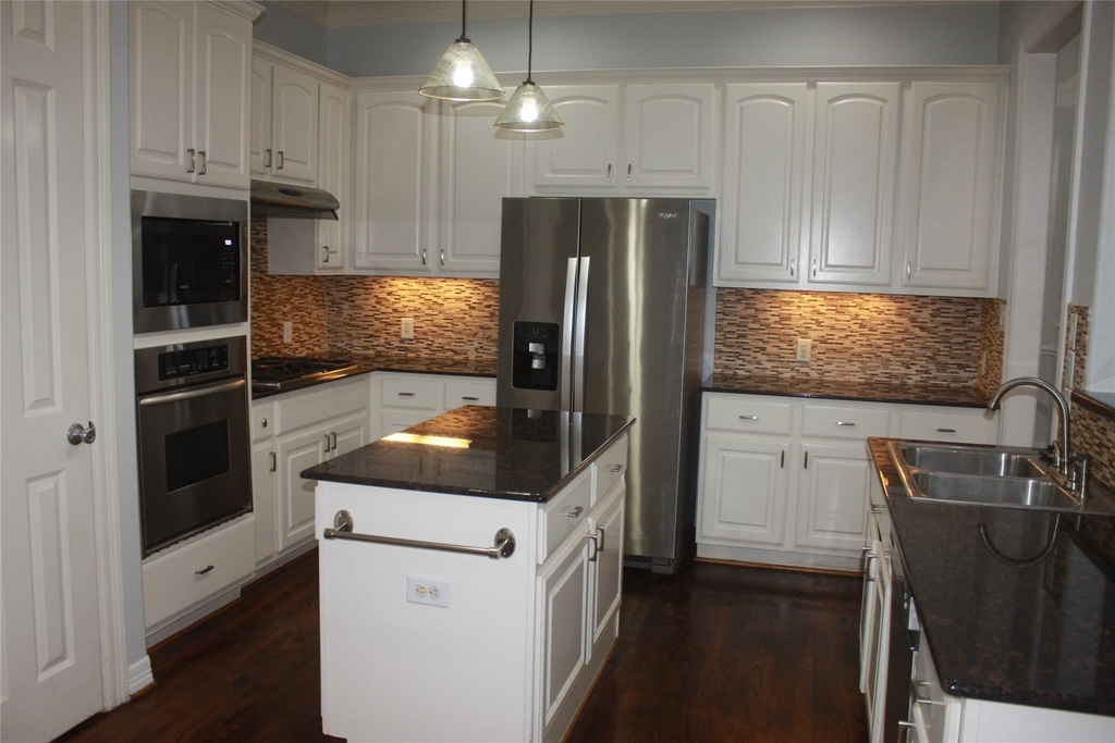 3206 E Park At Beverly Hills - Photo 4