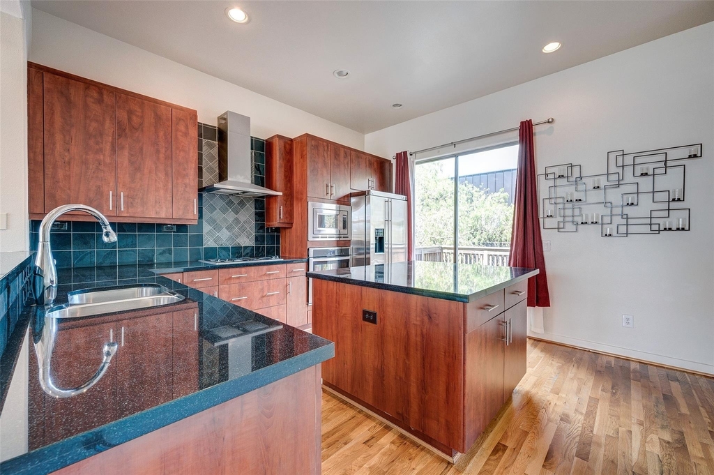 1729 Reinerman Street - Photo 3