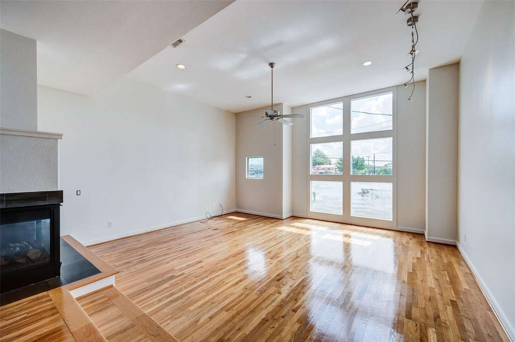 1729 Reinerman Street - Photo 2