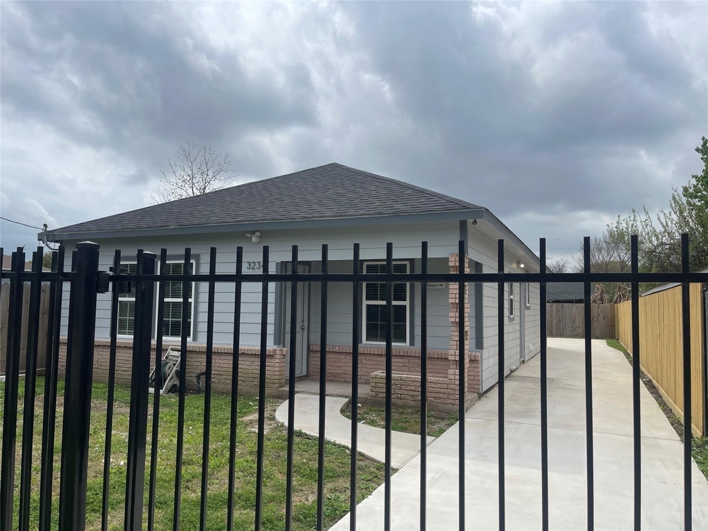 3234 Berry Street - Photo 0