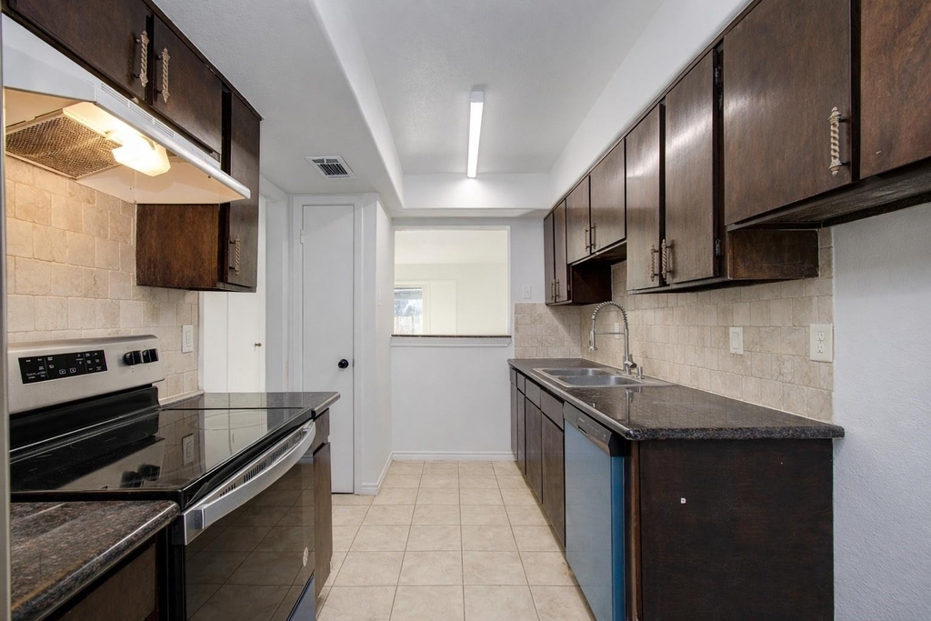 7902 Grove Ridge Drive - Photo 3