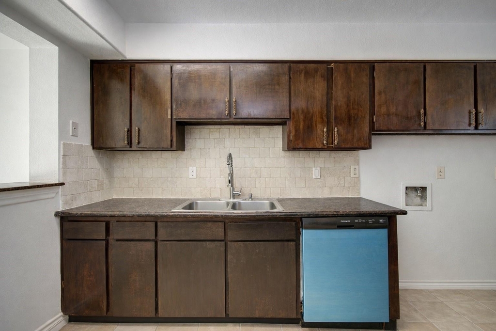 7902 Grove Ridge Drive - Photo 4
