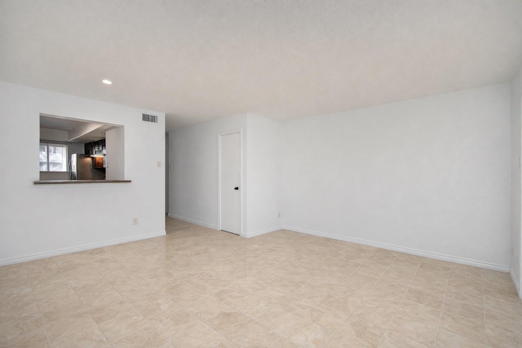 7902 Grove Ridge Drive - Photo 5