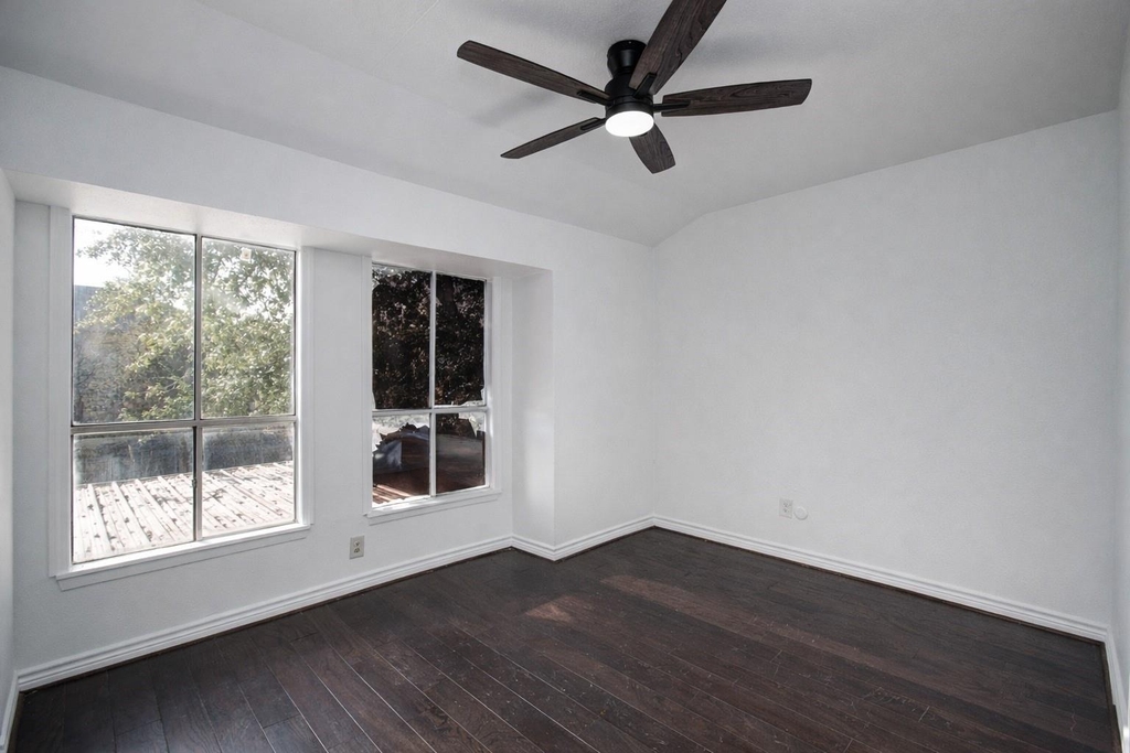 7902 Grove Ridge Drive - Photo 12