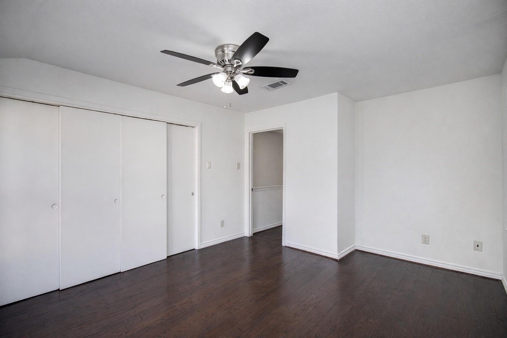 7902 Grove Ridge Drive - Photo 11