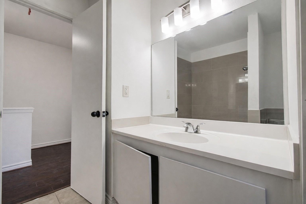 7902 Grove Ridge Drive - Photo 9