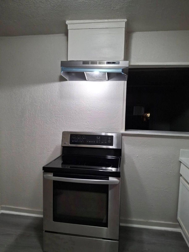 5401 Doolittle Boulevard - Photo 2