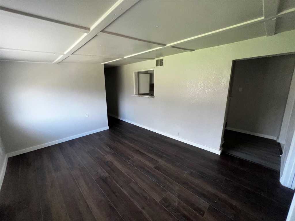 5401 Doolittle Boulevard - Photo 8