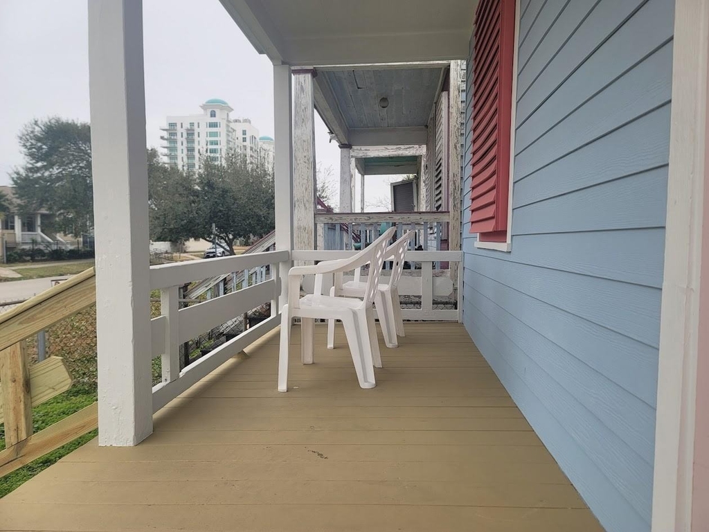 723 Sealy Street - Photo 1
