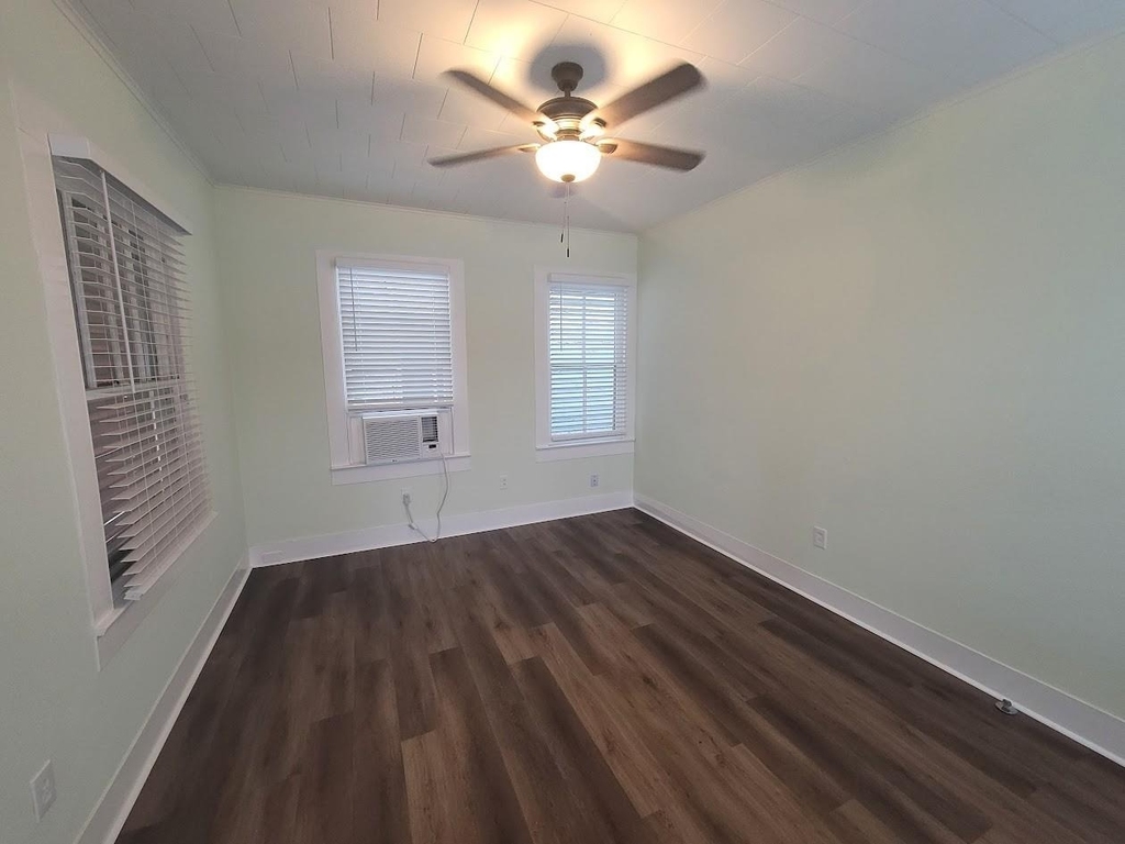 723 Sealy Street - Photo 2