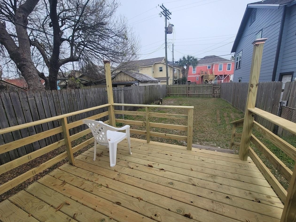 723 Sealy Street - Photo 12