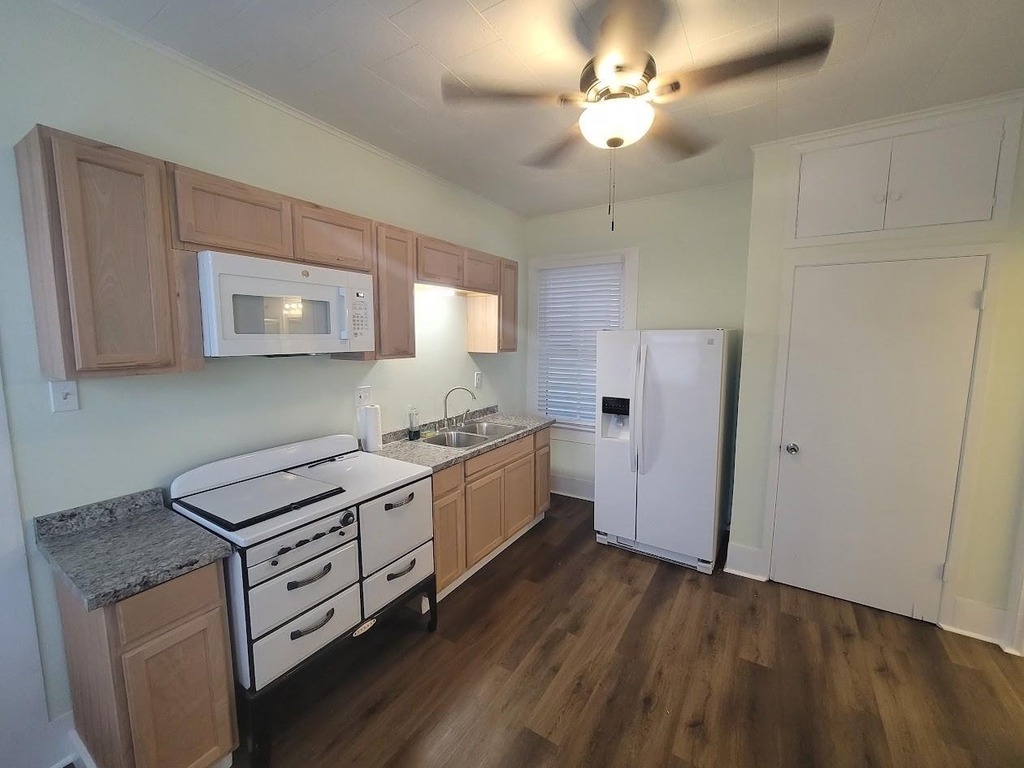 723 Sealy Street - Photo 5