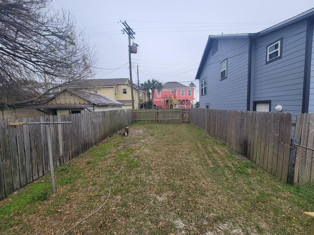 723 Sealy Street - Photo 14