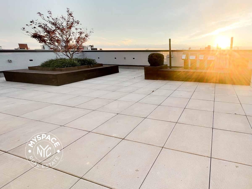 242 Newkirk Avenue - Photo 10