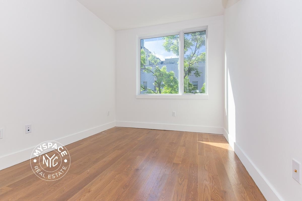 242 Newkirk Avenue - Photo 4