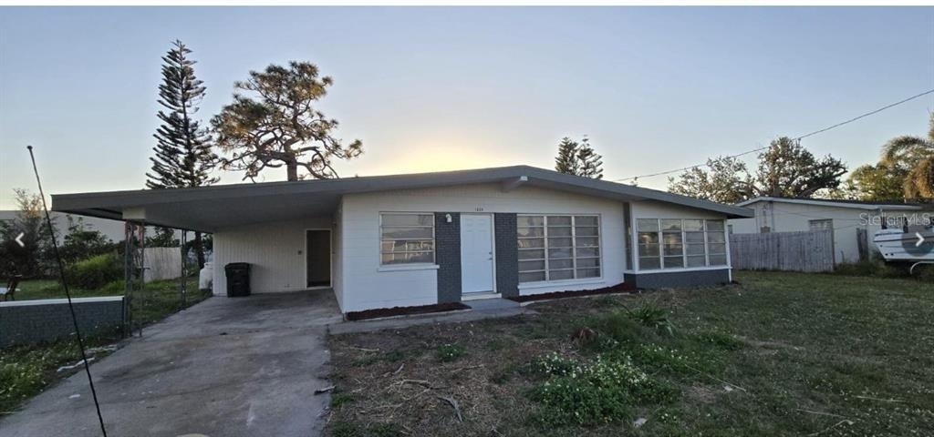 1634 Banyan Drive - Photo 0
