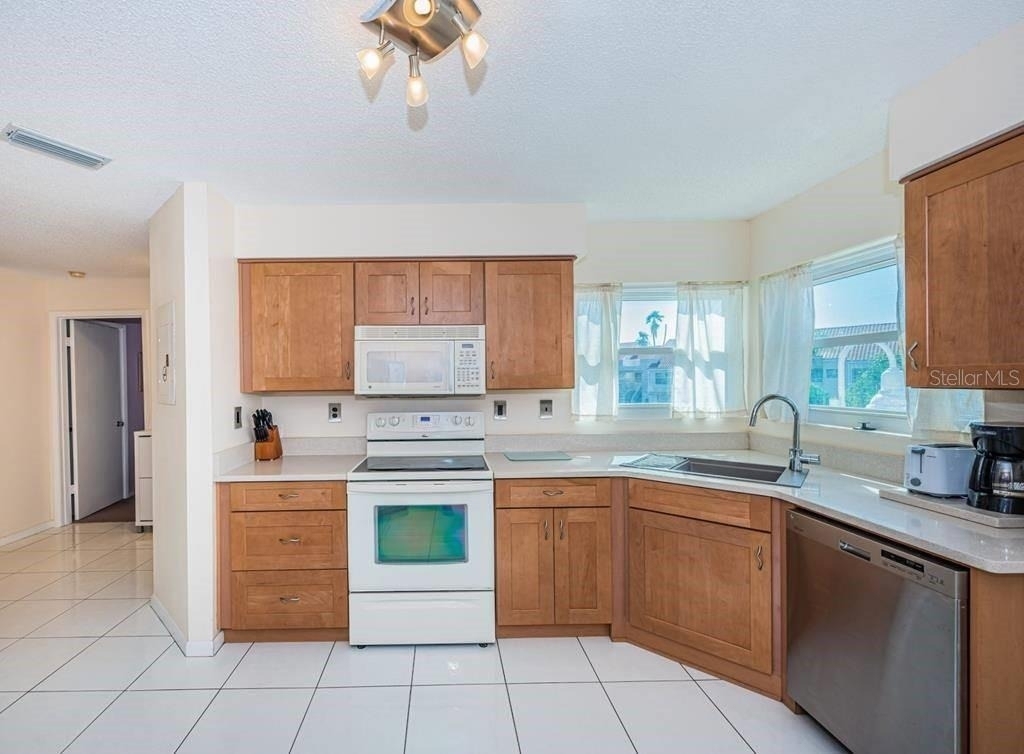 6151 Bahia Del Mar Boulevard - Photo 3