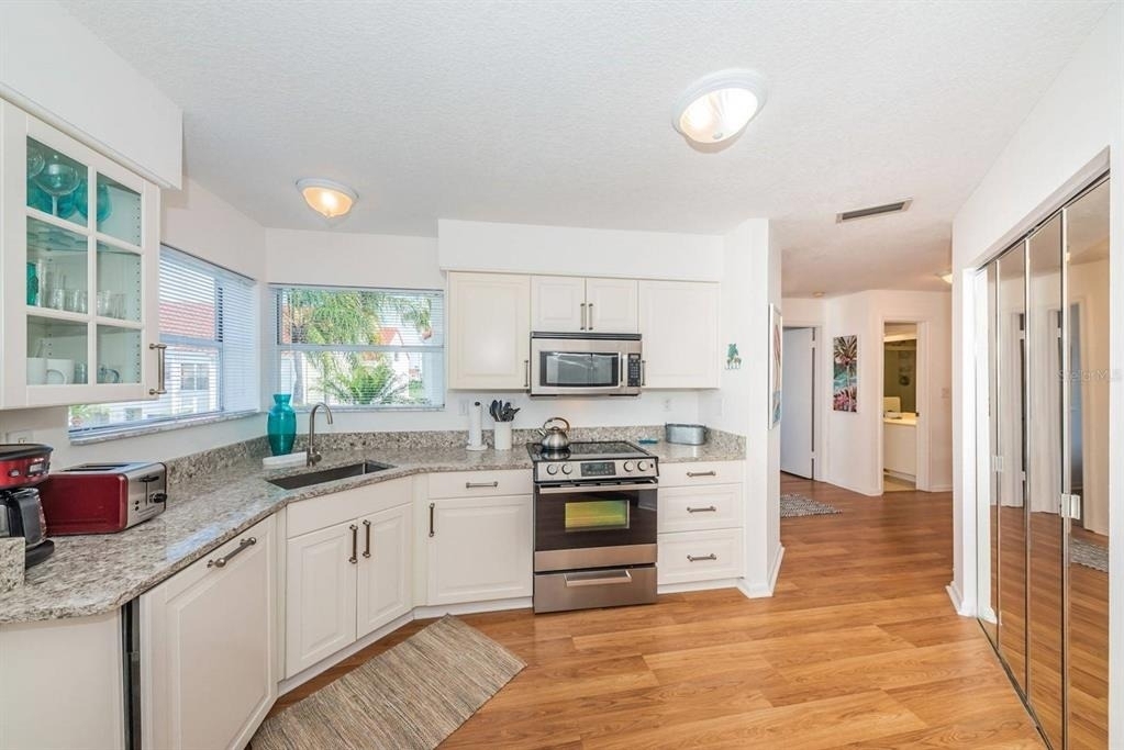 6059 Bahia Del Mar Boulevard - Photo 5