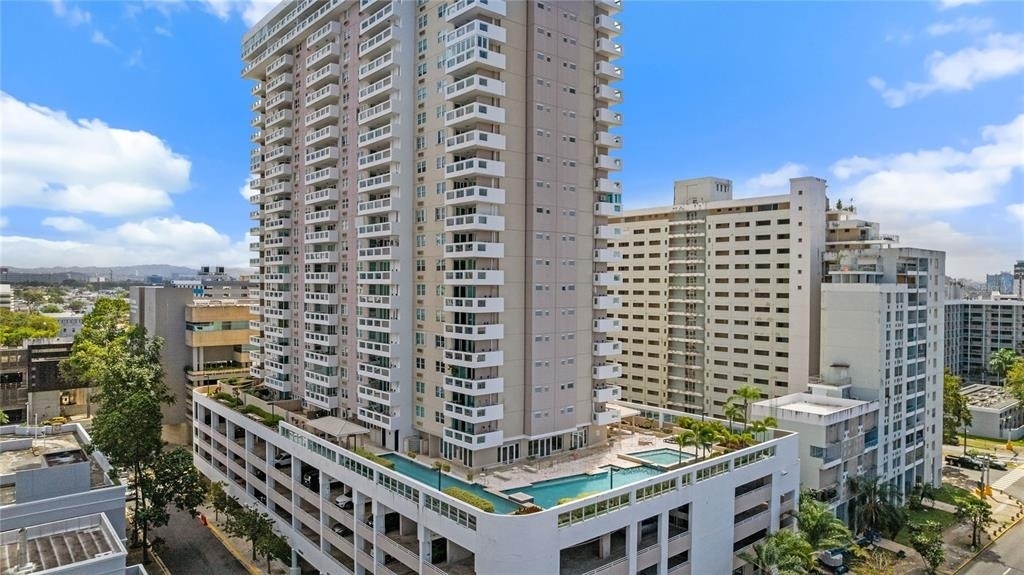 576 Ave. Arterial B, Coliseum Tower - Photo 1