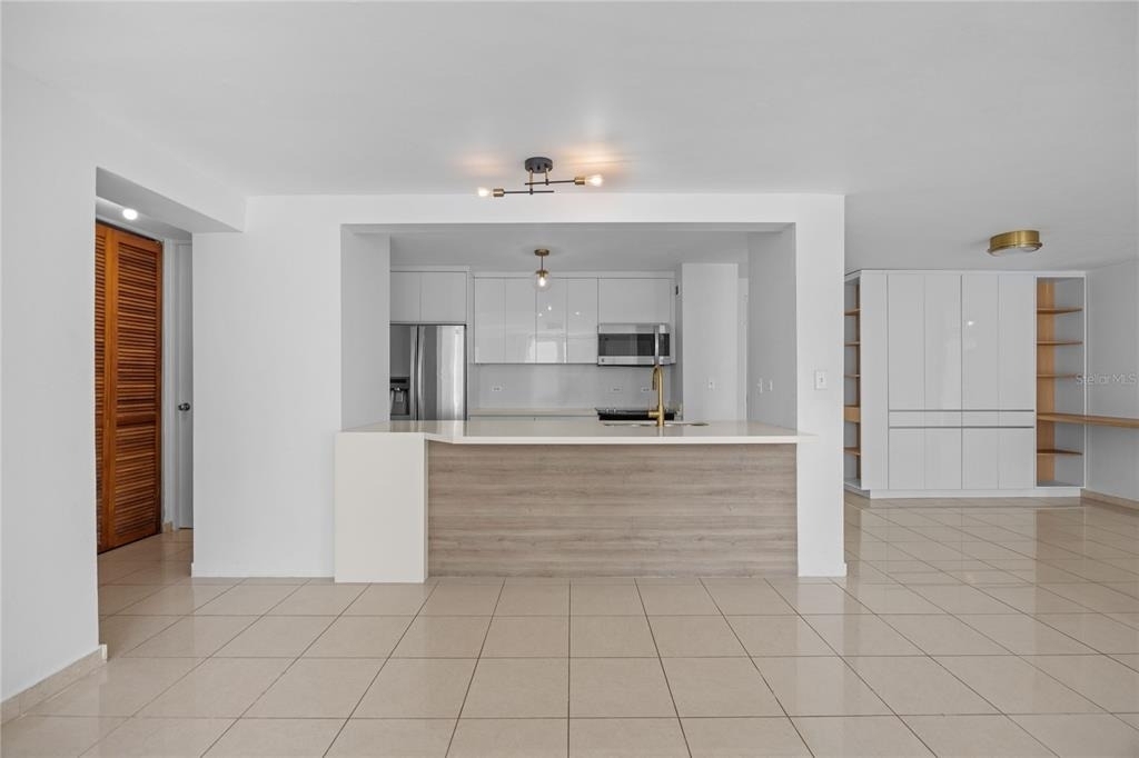 576 Ave. Arterial B, Coliseum Tower - Photo 4