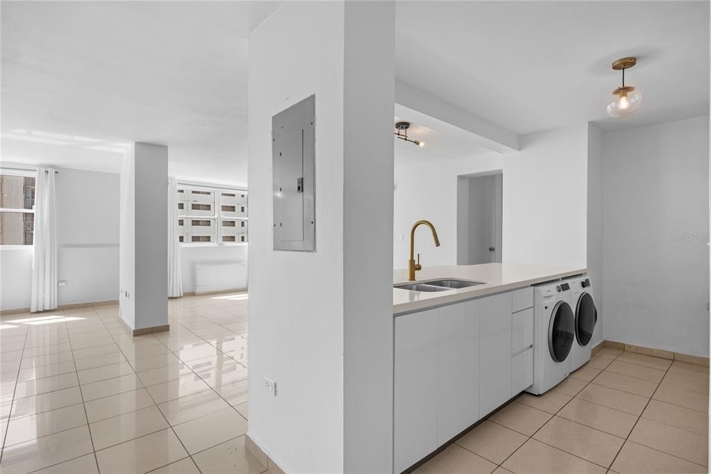 576 Ave. Arterial B, Coliseum Tower - Photo 3
