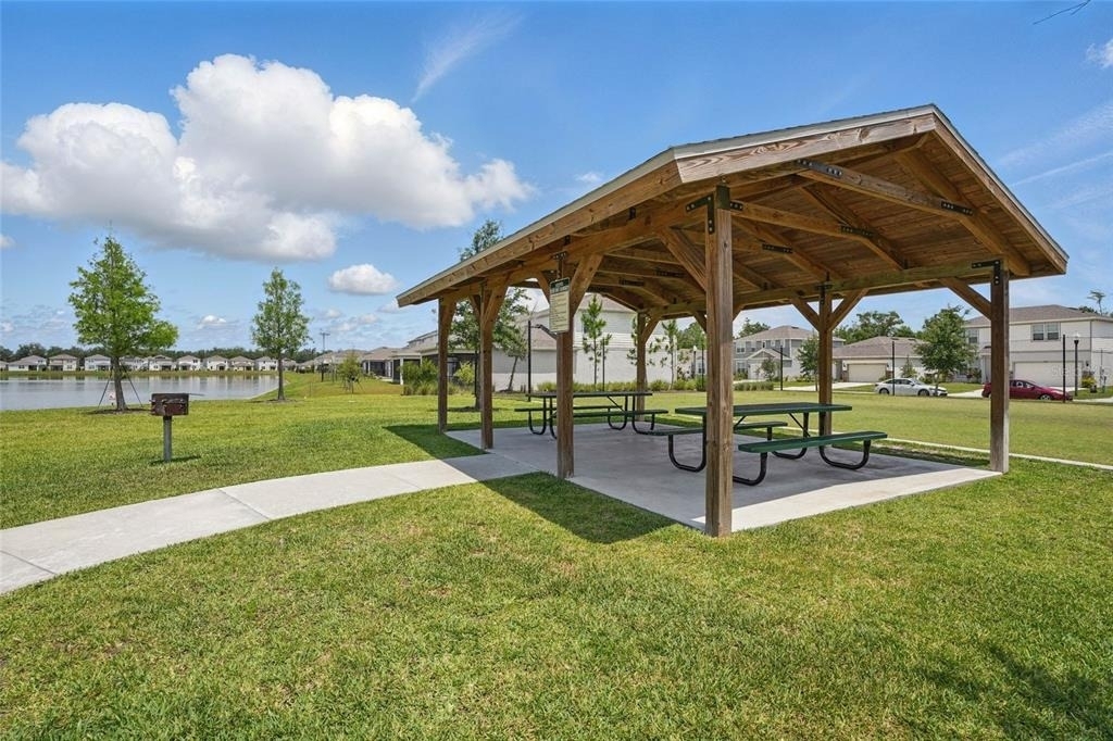 5079 Royal Point Avenue - Photo 4