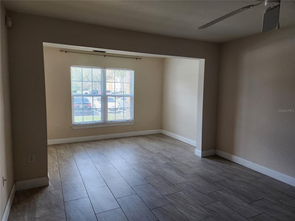 5455 Vineland Road - Photo 2