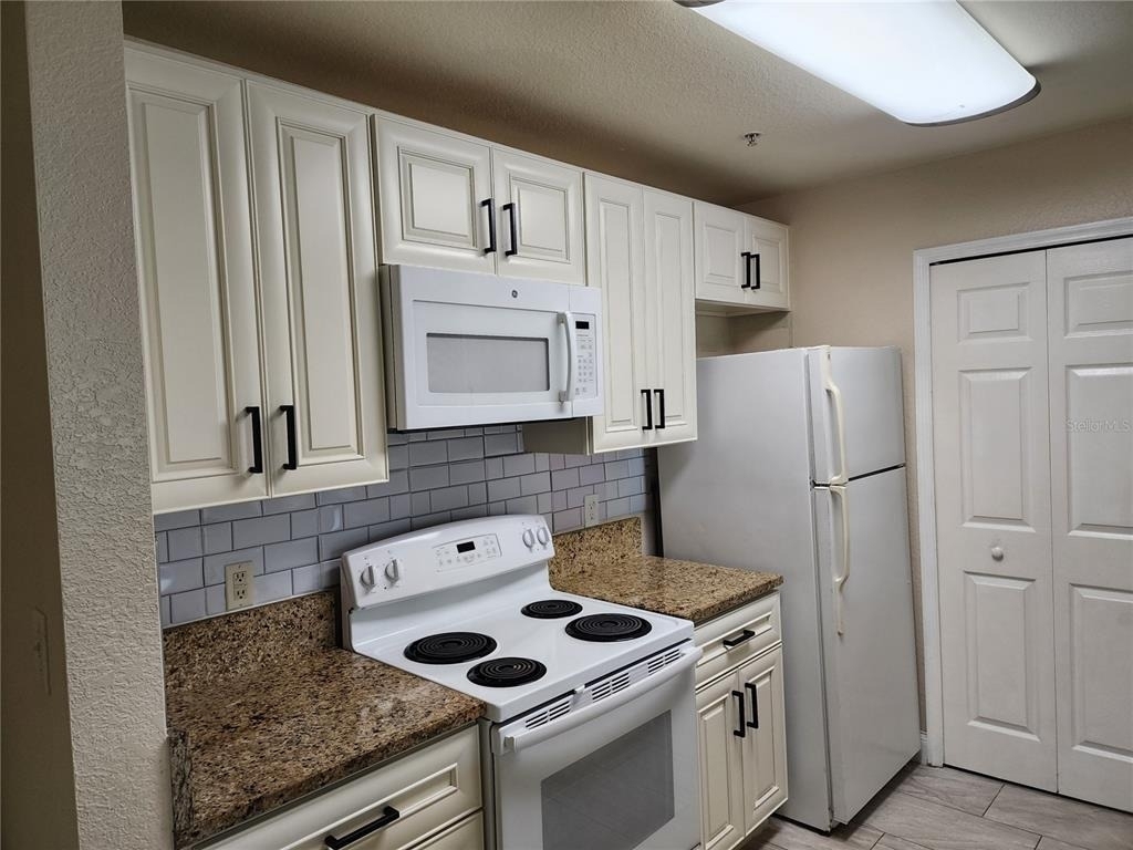5455 Vineland Road - Photo 1