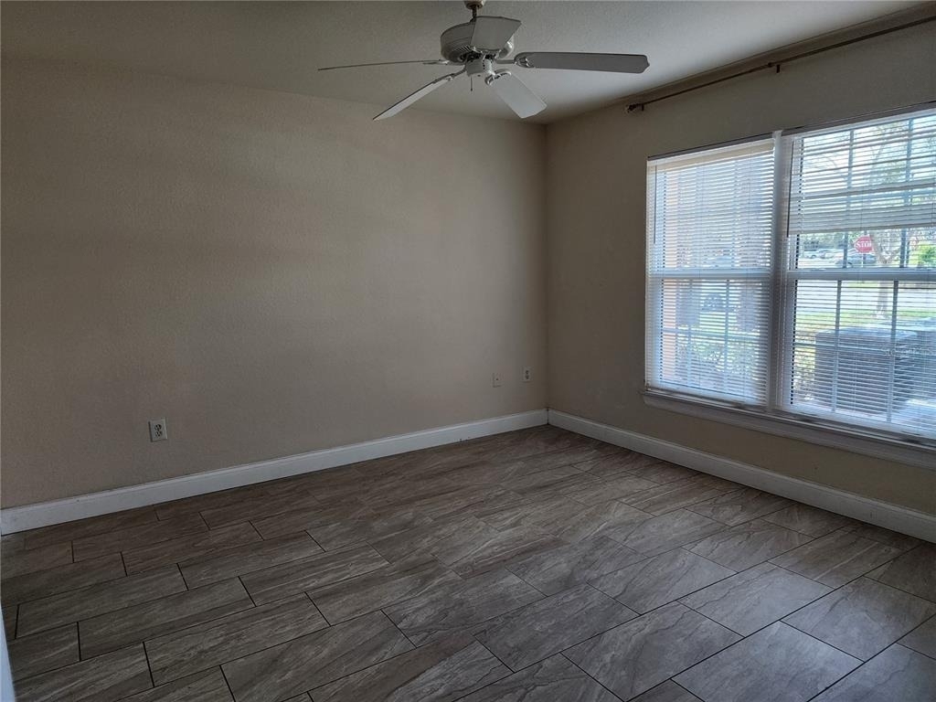 5455 Vineland Road - Photo 3