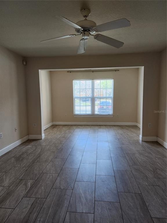5455 Vineland Road - Photo 4