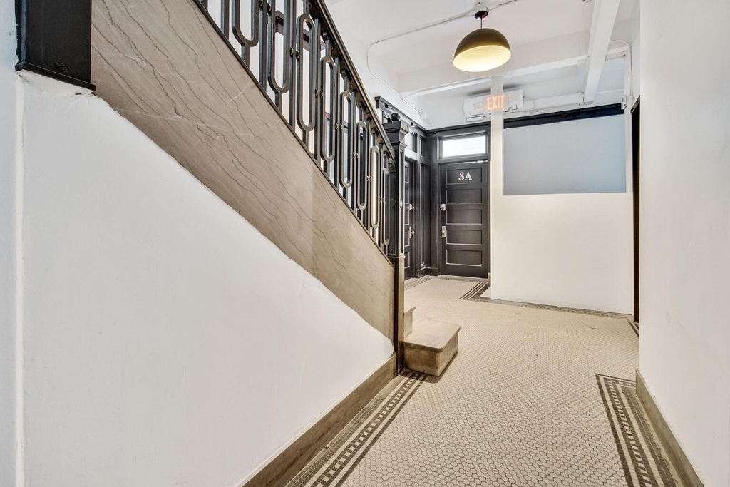 115 N Mesa Street - Photo 2