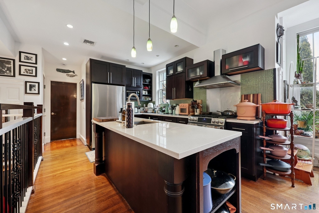 591 Orange Street - Photo 2