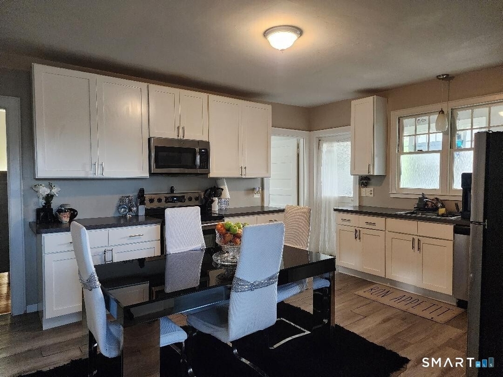 44 Bamford Avenue - Photo 1