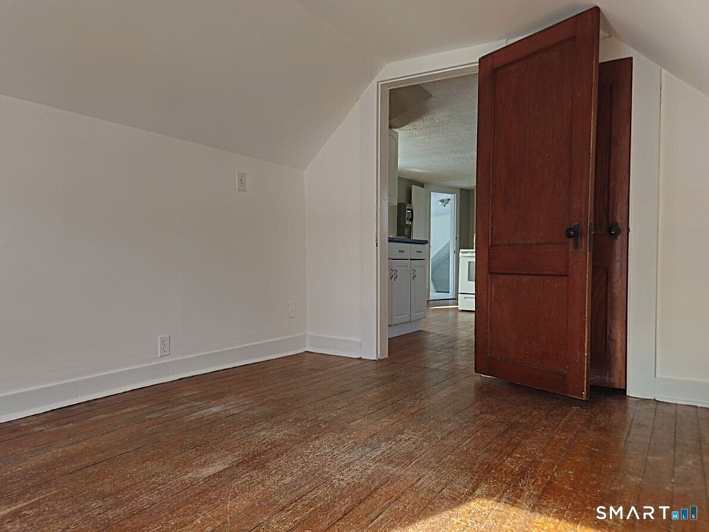 21 Sigourney Street - Photo 6