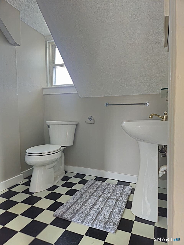 21 Sigourney Street - Photo 9