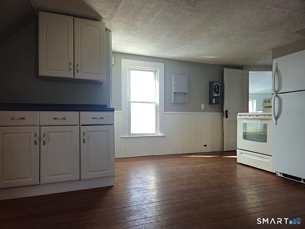 21 Sigourney Street - Photo 2