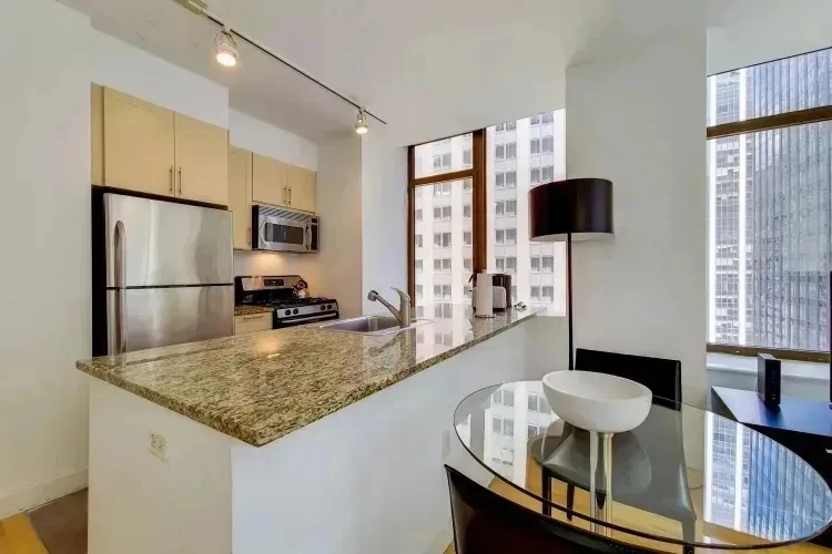 Hanover Square - Photo 1