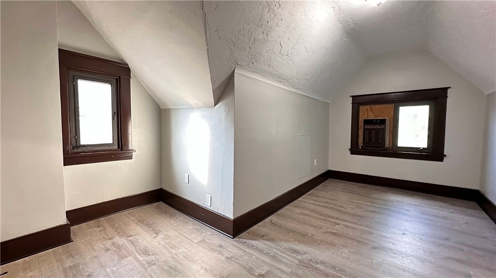 222 Morewood Ave - Photo 2