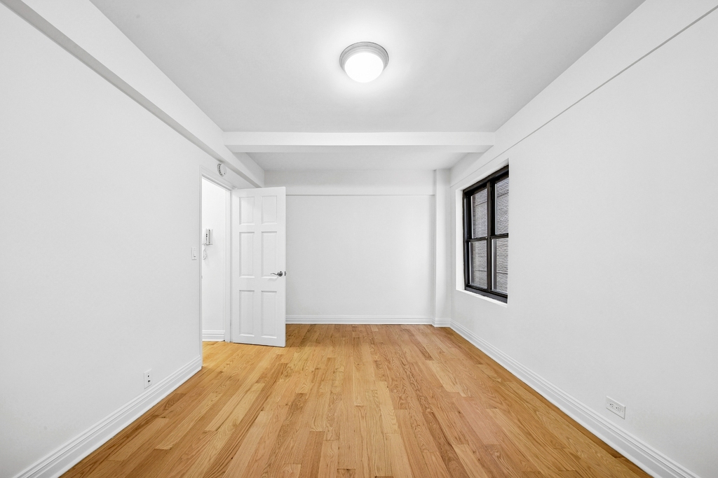 East 56th Street - Photo 3