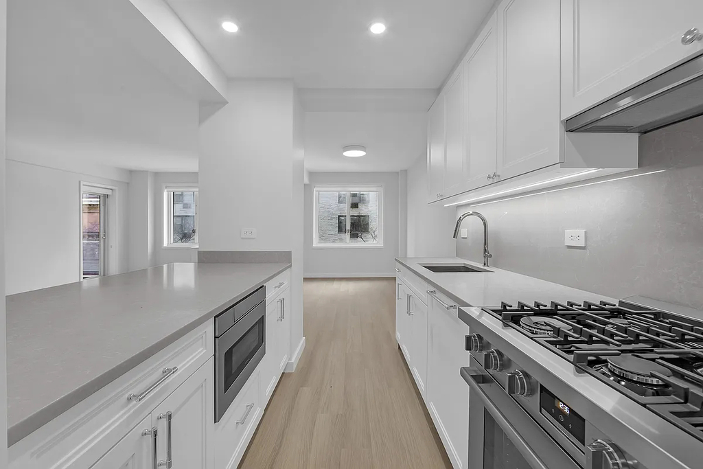 Copy of 165 East 66th Street, Unit 16a - Photo 2