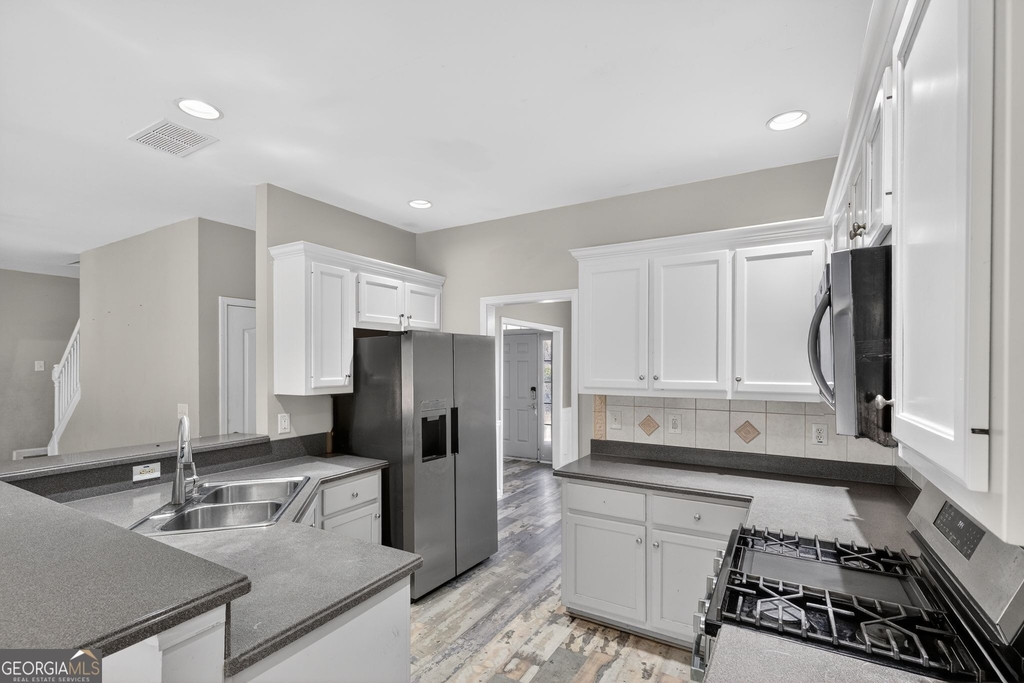 1136 Mason Lee Avenue - Photo 15
