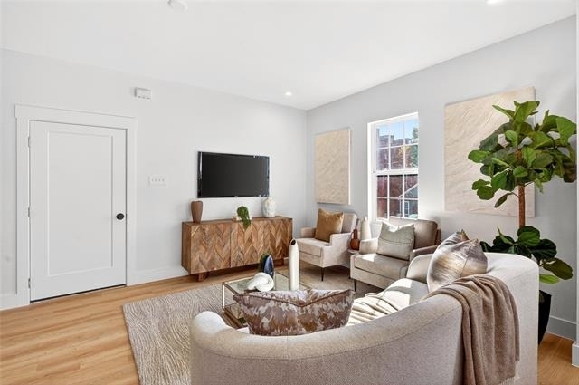 439 W 9th Street - Photo 2