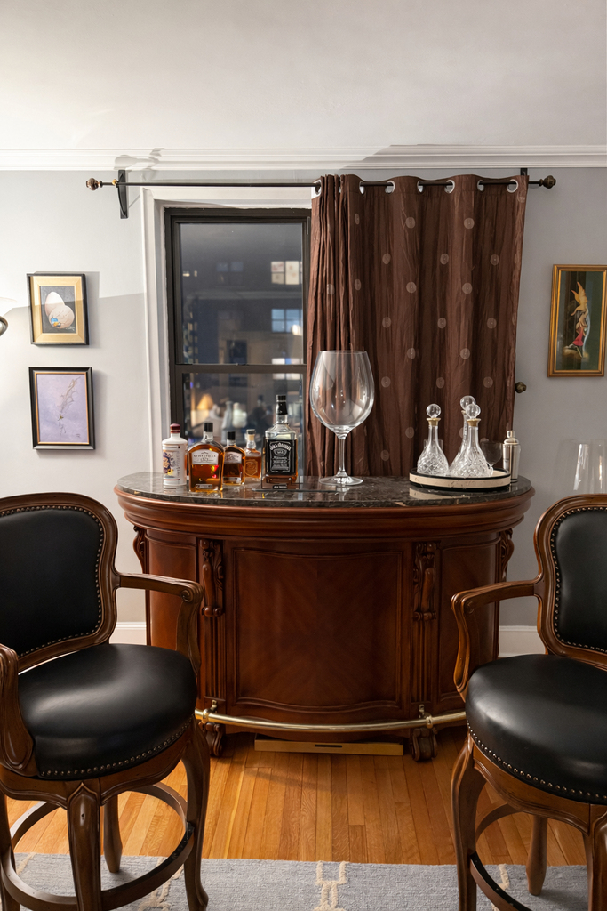 East 54th Street - Photo 4